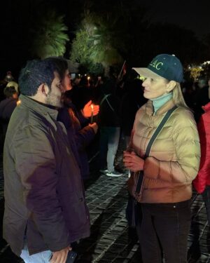 Marcela Cubillos Instagram - Fuerza Carabineros
Emotiva velatón hoy en Las Condes

Y que gran labor hace @chileyaac