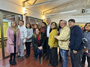 Marcela Cubillos Instagram - Comenzamos las celebraciones del día de la madre con tremendos dirigentes de #LasCondes. Muchas gracias por todo el cariño!

Mil gracias por la invitación a Catalina del Real, Angelica León y al dueño de casa Guillermo Plaza. 

Hay equipo 💪🏼🇨🇱

@joseantoniokast 
@cataugarteconcejal 
@marcelacubillossigall
@diputada.delreal