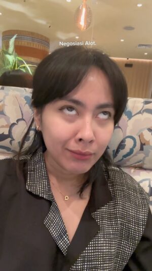 Marcell Darwin Instagram - Ini ibu ibu metal nego mulu kerjaannya !