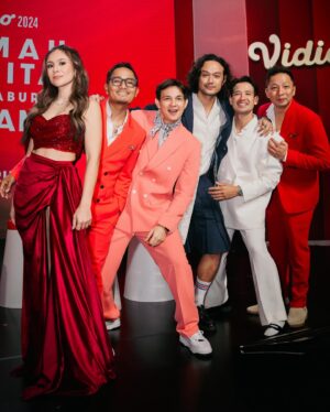 Marcell Darwin Instagram - We are Back !!!!! 
Suami suami Masa Kini 3 
Hanya di @vidiodotcom 
.
Suit by @dikha_sigit 
📸 by @armanfebryan @snap.nuel