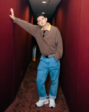 Marcell Darwin Instagram - Gala premier Ancika 1995
Based on the best-selling novel by @pidibaiq ,
𝐀𝐍𝐂𝐈𝐊𝐀
𝐃𝐢𝐚 𝐲𝐚𝐧𝐠 𝐁𝐞𝐫𝐬𝐚𝐦𝐚𝐤𝐮 𝟏𝟗𝟗𝟓
11 Januari di bioskop! Tayang tanggal 11 januari hanaya di bioskop
.
📸 @snap.nuel