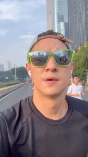 Marcell Darwin Instagram - Target pertama 10K.
Biar pun masih slow next week harus lebih baik lagi 💪🏽💪🏽
