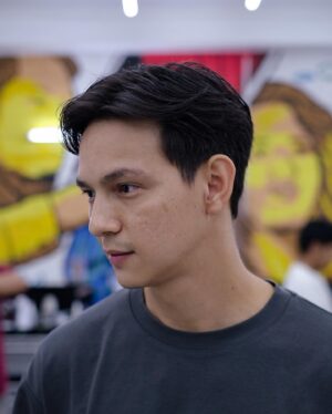 Marcell Darwin Instagram - Rambut baru 🥳🥳🥳🥳
Thx to @nandho_oi  @dimasbekaa @hairnerdsstudio