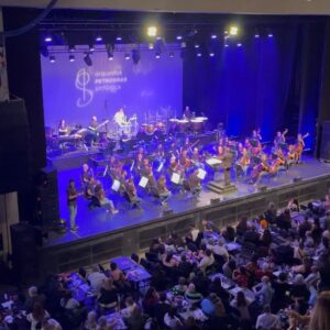 Marcelo Bonfá Instagram - Foram duas noites memoráveis!
Sábado no aniversário de Brasília tocando com meus irmãos  do @capitalinicial @dinhoouropreto e no domingo 
também casa lotada no @vivoriorj  no Rio de Janeiro com a @petrobras_sinfonica ,músicas lindas e belos arranjos! #brasilia #riodejaneiro @dadoebonfatour #legiaourbana