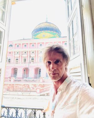 Marcelo Bonfá Instagram - Obrigado Manaus pela receptividade linda como sempre .
Depois de 14 h de viagem pra chegar aqui ..a Azul linhas aereas nos abandonou no meio do caminho, literalmente ,mas chegamos a tempo (só um pouco atrasados)para fazer um super show.
#jumahotel #manaus @dadoebonfatour #amazonia..
Amanhã #belem