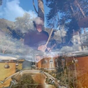 Marcelo Bonfá Instagram - Este Video Clip da música “Cenários”eu editei no iMovie da Apple com as imagens que gravei na minha Gopro9 na minha Fazenda da Serra da Mantiqueira e com imagens do meu mini drone Dji em Itacaré.A música e é letra são de minha autoria.Os arranjos,instrumentação,gravação de todos os instrumentos também foram feitos por mim nas minhas plataformas digitais.
Minhas músicas nascem nos timbres eletrônicos que desenvolvo em programas como Reason e Logic.Através deles crio as melodias e depois convido (ou não )músicos  para participarem.As  fabulosas guitarras deste álbum que se chama "IMPROVÁVEL CERTEZA" são do meu filho João Pedro Bonfá .
A bateria é o último instrumento que gravo antes da minha voz.
Você pode ouvir todos os meus álbuns através das plataformas de música digital :
"O Barco além do sol(2000),"Videotracks"(2004) ,"Mobile (2007),"Música de alambique (2016),"Outono"(2020) ,"Improvável certeza (2021).