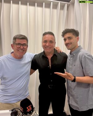 Marcelo Comparini Instagram - LUIS JARA EN CORRESPONSALES 😱 Marcelo e Ignacio ya se encuentran conversando con nuestro tremendo invitado de hoy, escúchalos a través de la 102.1 FM 📻, 13cRadio.cl y en nuestra App 📲