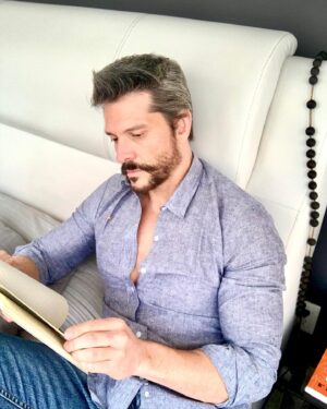 Marcelo Córdoba Instagram - Tener estilo es usar lo que te gusta, lo que te queda bien @tossique_  #mensstyle #mensfashion #casualstyle 📸 #actor #fashion