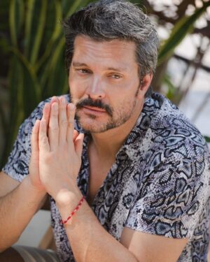 Marcelo Córdoba Instagram - Reza para que todos los #lunes sean así, de #puente 👏🏻🙏🏻😆 #style #casual #mondaymotivation #manstyle #actor #marcelocordoba photo by @_priscillabarrantes_