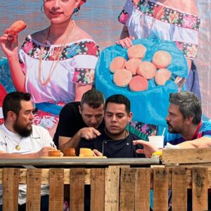 Marcelo Córdoba Instagram - Gracias a toda la comunidad de #emilianozapatatabasco y las autoridades de @ayuntamientoemilianozapata por el cariño, respeto y afecto que me demostraron en mi visita a la #feriazapata2022 y también por los regalos!😆 que lindos días y recuerdos me llevo! #balcondelusumacinta #lafiestaescontigo #festivaldelapanela @julissabravoe  #mauricioromo hasta de jurado estuve! #actor #marcelocordoba #tabasco #nuestraseñoradelrosario