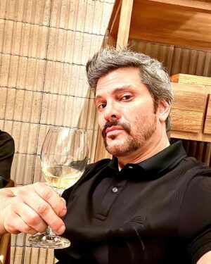 Marcelo Córdoba Instagram - Con tantos eventos ya casi me vuelvo #sommelier o #enologo 🤣 #lacastellanaexperience #catadevinos #ifoodie @benocm