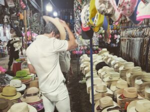 Marcelo Córdoba Instagram - Aquí pretendiendo ser #tabasqueño 😆 y conocedor de sombreros. Preparándome para la cabalgata #virgendelrosario #balcondelusumacinta #feriazapata2022 #lafiestaescontigo #tabasco