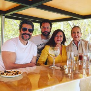 Marcelo Córdoba Instagram - Que les digo.. sigue el relax 😂🙏🏻👍🏻 @pietro.vannucci @glendareyna @elsavannucci #friends #valledebravo #vacationmode #marcelocordoba #travel #weekend