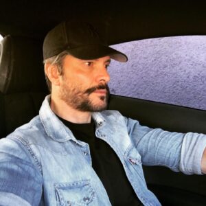 Marcelo Córdoba Instagram - Así voy.. enfocado a mis objetivos y como que no se que me están tomando la foto😂 #actorslife #goforit #marcelocordoba
