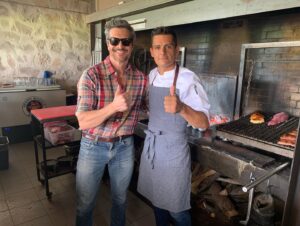 Marcelo Córdoba Instagram - Un rincón rioplatense en #queretaro !! De la mano del chef uruguayo @nachoavila13 degustamos #carnes #ensaladas #vegetales al más puro estilo de la #parrilauruguaya . Ahhh y la #pizza está buenísima!!!! Además  puedes ver un juego de #polo 🏇🏻Si no vienen, están Locos!!! @rebenquecocina @qrotravel