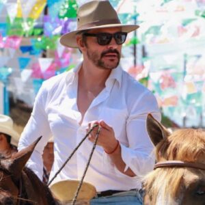 Marcelo Córdoba Instagram - Gracias a toda la comunidad de #emilianozapatatabasco y las autoridades de @ayuntamientoemilianozapata por el cariño, respeto y afecto que me demostraron en mi visita a la #feriazapata2022 y también por los regalos!😆 que lindos días y recuerdos me llevo! #balcondelusumacinta #lafiestaescontigo #festivaldelapanela @julissabravoe  #mauricioromo hasta de jurado estuve! #actor #marcelocordoba #tabasco #nuestraseñoradelrosario