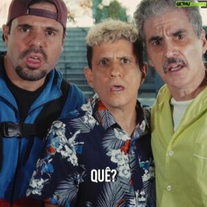 Marcelo Laham Instagram - Voces pediram e nós atendemos. Finalmente agora vocês vão poder assistir o Embrulha Ao Vivo no Teatro! Seus personagens preferidos mais um monte de esquetes inéditas viajando pelo Brasil pra  vocês se divetirem. Confira nossa agenda de shows, garanta seu ingresso e venha nos assistir. AGENDA NA BIO.

@marcelolaham 
@mauricio_de_barros 
@williansmezzacapa 
@philipsilveira 

#teatro #burrao #wesley #eugenio #comedia #embrulhapraviagem #embrulhasemroteiro