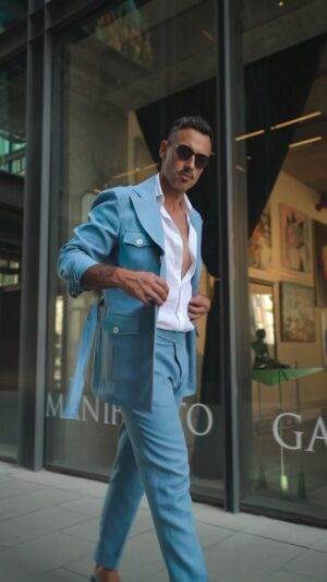 Marcelo Marocchino Instagram - Jueves… Mood Sahariana … 

Que Tal Ese Estilo más Casual De Traje? Le Gusta? 
@cielomilanosartoria 
.
.
.
#menstyle #menwithstyle #menwithclass
