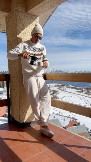 Marcelo Marocchino Instagram - … Momentos Mágicos y Caffe’ … ❄️☕️
.
.
.
@blauerusa.latam  @blauerusa 
#nieve #chile #familia