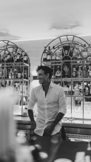 Marcelo Marocchino Instagram - … Ciao Belli … La Domenica Italiana se empieza con un Lindo Aperol Spritz🥂, tipico cocktail para Aperitivo 🇮🇹 
Fácil de Preparar Y Rico Para Comoartir…😉
.
.
.
#aperolspritz #italia #aperitivo