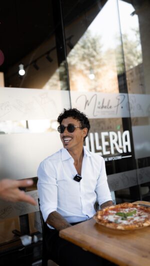 Marcelo Marocchino Instagram - … Ciao Belli … Hoy le Voy a mostrar como se come la Verdadera y auténtica Pizza Napoletana 🍕🇮🇹
Y ustedes Con Las Manos o Tenedor y Cuchillo?
.
.
.
#pizza #italianslowfood #pizzanapoletana