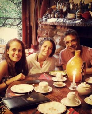 Marcelo de Bellis Instagram - 🤍 Nada mas hermoso que ser Papá.. #bonustrack si es además mi cumpleaños. Estos tres pibitos son la mía vita entera. Feliz día de los papis a todos los papás 🎩