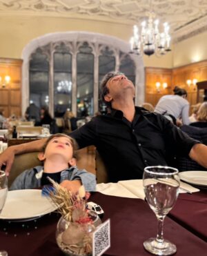 Marcelo de Bellis Instagram - 🤍 Nada mas hermoso que ser Papá.. #bonustrack si es además mi cumpleaños. Estos tres pibitos son la mía vita entera. Feliz día de los papis a todos los papás 🎩