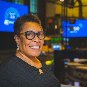 Marcia Fudge Instagram - This past week, I have been busy on the road visiting and engaging with communities across the country. 

Here’s a look into my week ⬇️

Image 2️⃣: I spoke at the @smartunionworks Annual Leadership Conference in Washington, DC about how the Biden-Harris Administration is committed to helping union members succeed by building the economy from the bottom up and the middle out.

Image 3️⃣: At the @nareb_realtist Annual Convention in Houston, TX, I announced a new partnership between @hudgov and NAREB to ensure housing counselors are prepared to confront appraisal bias and support impacted homeowners. 

Image 4️⃣: I visited @nyse last week, where Ginnie Mae President Alanna McCargo and I rang the closing bell at the New York Stock Exchange to celebrate the 55th Anniversary of Ginnie Mae, an agency that is so vital to our work to serve borrowers nationwide that have been historically left behind in the housing markets. 

Image 5️⃣: While in New York City, I also met with city officials, developers and community leaders in New York to discuss the ways we can increase the supply of affordable housing and lower housing costs.