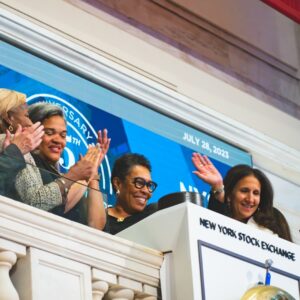 Marcia Fudge Instagram - This past week, I have been busy on the road visiting and engaging with communities across the country. 

Here’s a look into my week ⬇️

Image 2️⃣: I spoke at the @smartunionworks Annual Leadership Conference in Washington, DC about how the Biden-Harris Administration is committed to helping union members succeed by building the economy from the bottom up and the middle out.

Image 3️⃣: At the @nareb_realtist Annual Convention in Houston, TX, I announced a new partnership between @hudgov and NAREB to ensure housing counselors are prepared to confront appraisal bias and support impacted homeowners. 

Image 4️⃣: I visited @nyse last week, where Ginnie Mae President Alanna McCargo and I rang the closing bell at the New York Stock Exchange to celebrate the 55th Anniversary of Ginnie Mae, an agency that is so vital to our work to serve borrowers nationwide that have been historically left behind in the housing markets. 

Image 5️⃣: While in New York City, I also met with city officials, developers and community leaders in New York to discuss the ways we can increase the supply of affordable housing and lower housing costs.