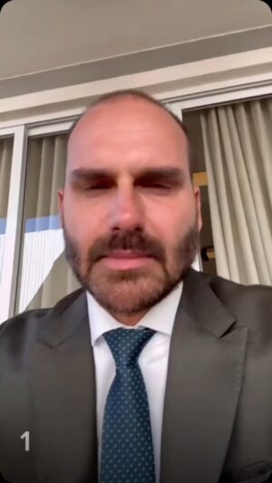 Marco Antônio Costa Instagram - 🚨URGENTE: Eduardo Bolsonaro fala sobre perdoar erros do passado e unir forças para retirar a “quadrilha” do poder. Assista até o final!

“Quem é você nesse jogo e o que você está buscando com tudo isso?”