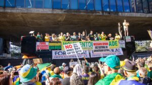 Marco Antônio Costa Instagram - 🇧🇷AVANTE! Esta foi a primeira de muitas manifestações organizadas pelo Movimento Liberdade. Continuaremos lutando por um Brasil mais livre e justo. Obrigado a todos que compareceram e exerceram o papel de cidadão. Contem comigo sempre!