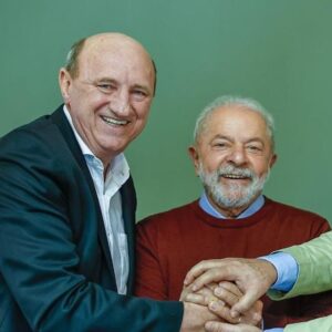 Marco Antônio Costa Instagram - 🚨BOMBA: O governo Lula anulou o leilão de arroz devido a um escandaloso conflito de interesse. 

Neri Geller, então secretário de Política Agrícola, tem um filho sócio da principal corretora do leilão, junto com um ex-assessor de Geller. Incrivelmente, ninguém questionou essa vergonha durante o leilão. Após a polêmica, Geller anunciou sua saída do cargo.