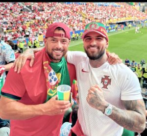 Marco Costa Instagram - Bifana é melhor que Kebab
Portugal 3 Turquia 0

Mais um sonho realizado!
Assistir a um jogo do campeonato da Europa fora!

Obrigado meu irmao @ptrafaeldomingues pelo presente!

Estamos juntos

Rumo a Final @portugal 

@betclicportugal faz ai uma odd para ver qual a comida preferida no proximo jogo?