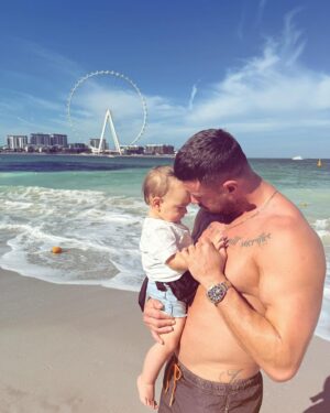 Marco Costa Instagram - Colinho do Pai, que seja sempre o teu Porto seguro minha filha 💚💚💚