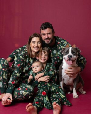Marco Costa Instagram - Tudo o que eu sempre sonhei, vejo agora realizado!

Sempre quis ter as minhas fotos “pirosas” de Natal junto da minha familia!

Sou um sortudo no que toca ao amor!

Tenho a melhor mulher/mãe do mundo como minha parceira de vida!❤️❤️❤️ @carolinamnpinto 

Tenho os pequenos mais lindos, bem dispostos é brincalhões que alguma vez sonhei!

Não podia pedir mais!

Haja saúde para toda a familia o resto eu vou atras!

Feliz Natal a todos!

Obrigado @viksoza pelas fotos top