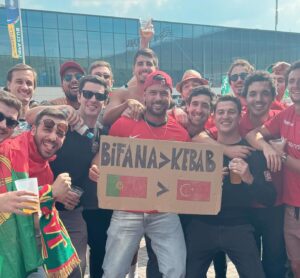 Marco Costa Instagram - Bifana é melhor que Kebab
Portugal 3 Turquia 0

Mais um sonho realizado!
Assistir a um jogo do campeonato da Europa fora!

Obrigado meu irmao @ptrafaeldomingues pelo presente!

Estamos juntos

Rumo a Final @portugal 

@betclicportugal faz ai uma odd para ver qual a comida preferida no proximo jogo?