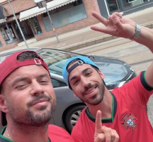 Marco Costa Instagram - Bifana é melhor que Kebab
Portugal 3 Turquia 0

Mais um sonho realizado!
Assistir a um jogo do campeonato da Europa fora!

Obrigado meu irmao @ptrafaeldomingues pelo presente!

Estamos juntos

Rumo a Final @portugal 

@betclicportugal faz ai uma odd para ver qual a comida preferida no proximo jogo?