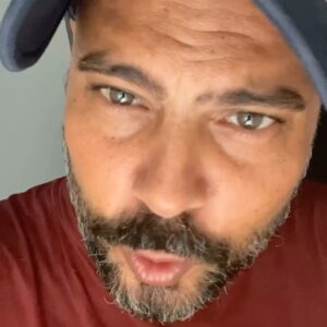 Marco D'Amore Instagram - ‼️VINCITORE‼️ Grazie a tutte e tutti per aver condiviso con me le vostre pagine del cuore. Leggere fa bene all’anima e al cervello e i libri sono amici fidati. Ho preso spunto da titoli che non conoscevo per arricchire la mia libreria e sono rimasto piacevolmente sorpreso dalla ricchezza delle vostre proposte! Ma ecco a voi il vincitore secondo le vostre preferenze … se vi va a alla prossima … Marco