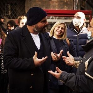 Marco D'Amore Instagram - Ieri per la prima volta, in pubblico, ho parlato di #NapoliMagica Mi hanno chiesto cosa rappresentasse per me. Ho alzato gli occhi al cielo, come per trovare le parole giuste. Poi ho detto: è una FESTA! È come se potendo disporre di un enorme salone a casa mia, invitassi il pubblico a festeggiare con me. In tavola ci saranno pietanze diverse, musiche lontane e ogni tanto qualcuno che racconta una storia, ora divertente ora da fare silenzio per ascoltare bene. Qual silenzio che quando si condivide ci fa sentire uniti e insieme. Tra non molto questa festa sarà al cinema… ci venite? ❤️

@_madentertainment_ 
@skyitalia 
@visionfilmdistribution 

Pics by @maghidelli