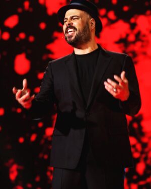 Marco D'Amore Instagram - #2023 “Perché per me l'unica gente possibile sono i pazzi, quelli che sono pazzi di vita, pazzi per parlare, pazzi per essere salvati, vogliosi di ogni cosa allo stesso tempo, quelli che mai sbadigliano o dicono un luogo comune, ma bruciano... bruciano... bruciano come favolosi fuochi artificiali color giallo che esplodono come ragni attraverso le stelle e nel mezzo si vede la luce azzurra dello scoppio centrale e tutti fanno ooohh.” 

Siate pazzi. Bruciate.