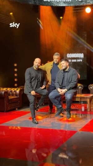 Marco D'Amore Instagram - I protagonisti di #GomorraLaSerie si rincontrano 10 anni dopo la prima stagione, per rivivere insieme alcuni dei momenti più indimenticabili di questa storia.
 
#GomorraLaSerie: 10 anni dopo, stasera in esclusiva su Sky Atlantic.​
#Gomorra10anni