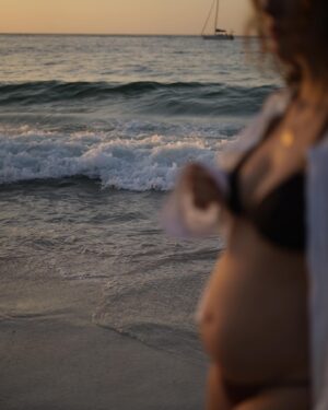 Marco Ferri Instagram - First family pictures with my girls 🎀 🌊 
ps: If you told me one year ago I would use this caption I wouldn’t have believed you. This is the best gift I’ve ever received. I am happy to share these moments with you all.