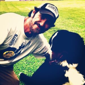 Marco Giallini Instagram - @massimoperlaofficial @marco_giallini_official @rivamesta  INIZIO RIPRESE , Il mio Cane nel Film #domanieunaltrogiorno