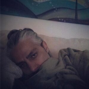 Marco Méndez Instagram - #lluvia #frio❄ viendo #ladoblevidadeestelacarrillo #Asdrúbal 😉