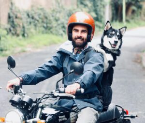 Marco Tostado Instagram - Tuvimos Fotos para el @rsvpexcelsior hablando sobre los viajes acompañados de nuestros amigos peludos ,la importancia de adoptar y muchas cosas más 
📷 @toma_fotos
