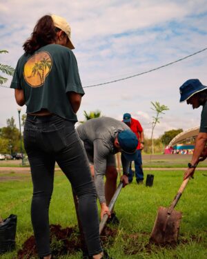 Marco Tostado Instagram - El domingo se llevó a cabo la jornada de reforestación en Tepatitlán previo al temporal de lluvias , la comunidad de Tepatitlán puso su granito de Arena .
GRACIAS a todas y a todos ! 
Logramos plantar más de 170 árboles .
Gracias a todos nuestros patrocinadores .
@quiksilvermexico 
@roxy_mx 
@ecoviverotepa 
@gobierno_de_tepatitlan 
@donkrestaurant 
@evobac.mx 
@mangiatoia_restaurant 
Fotografías tomadas por @juanpablotostado_9918
#replantemoselfuturo