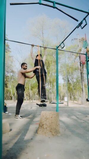Marco Tostado Instagram - La felicidad de hacer tus primeros Muscle Up en barra 
Excelente trabajo @christianmorenomccarthy 

#calistenia