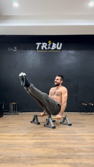 Marco Tostado Instagram - Lunes de empuje , lunes de atacar puntos débiles .
Con Los ejercicios de jalón nunca he tenido problema , pero cuando se trata de empujar en especial el piso surgen los desbalances , ahora trato de meter por lo menos una vez a la semana un poco de estos ejercicios .
#calisthenics