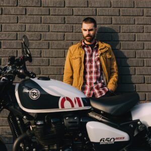 Marco Tostado Instagram - Hace unos meses en LA nos fuimos a probar la nueva motocicleta Shotgun 650 de @royalenfield