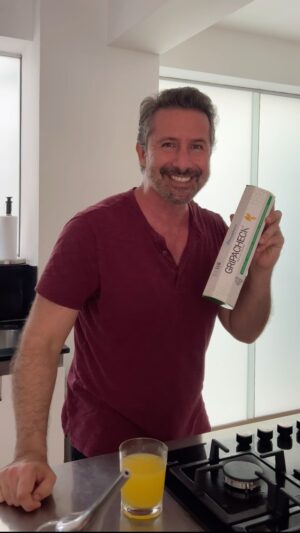 Marco Zunino Instagram - ¡Te enseñamos la receta secreta para aliviar la gripe más rápido! 🙌🏻
Gripacheck, se disuelve más rápido, alivia más rápido.

¡Pídelo en tu farmacia más cercana!

#Gripacheck #Gripe #Receta #GranChef